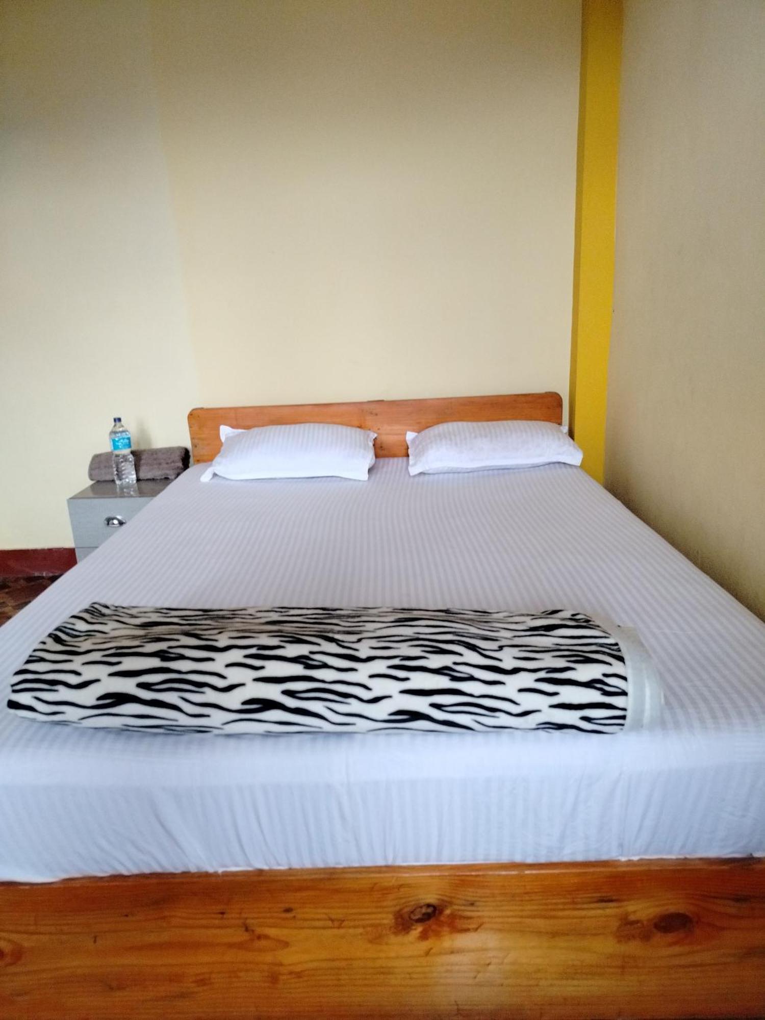 Community Holiday Inn Panaoti Buitenkant foto