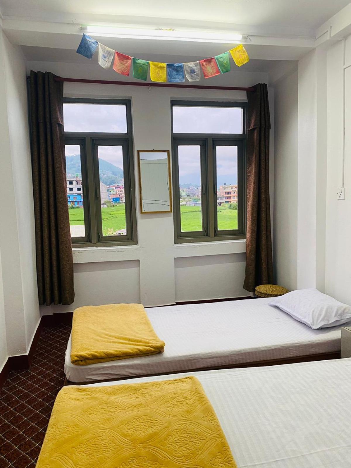 Community Holiday Inn Panaoti Buitenkant foto